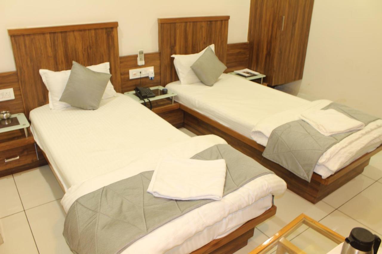 Hotel Satkar Chhatral Exterior foto